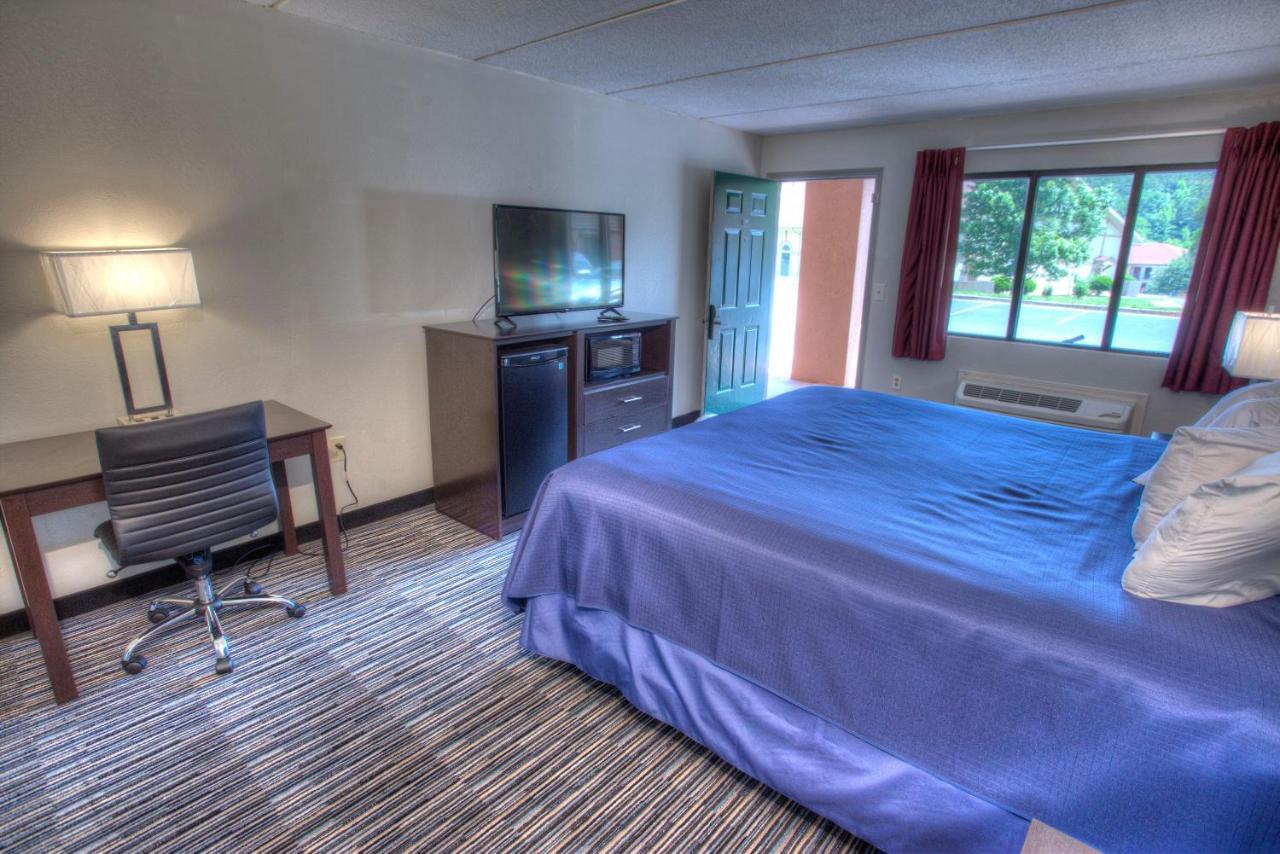Budgetel Inn And Suites Plus Helen Exterior photo