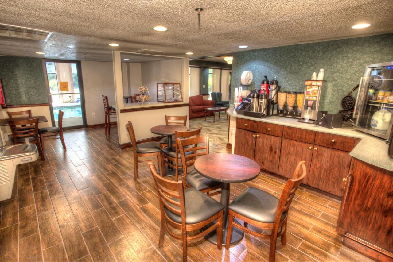 Budgetel Inn And Suites Plus Helen Exterior photo