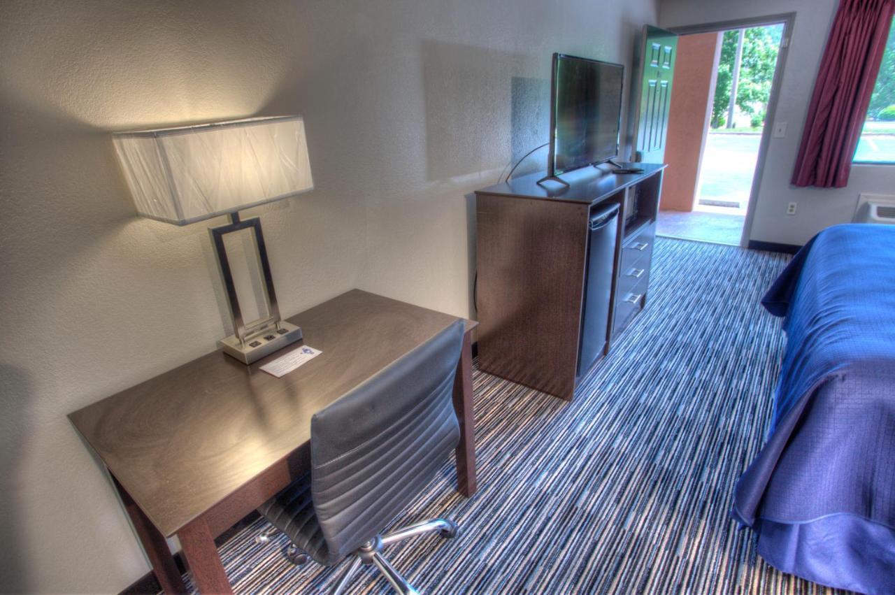 Budgetel Inn And Suites Plus Helen Exterior photo