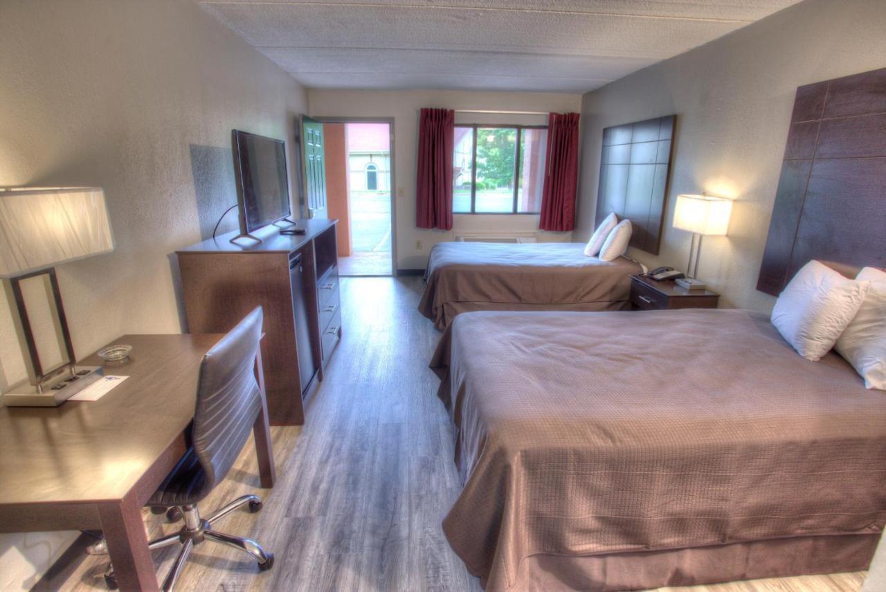 Budgetel Inn And Suites Plus Helen Exterior photo