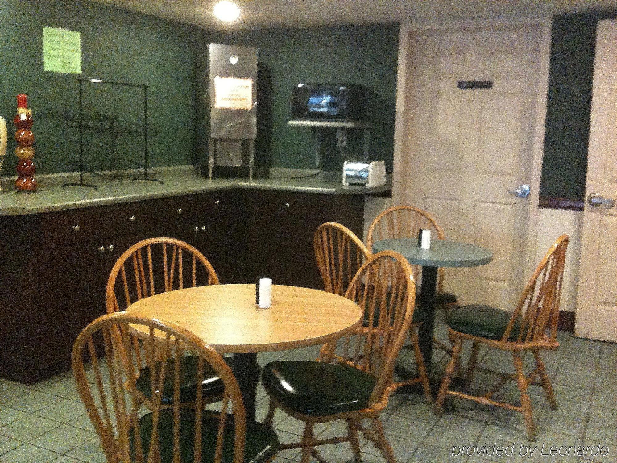 Budgetel Inn And Suites Plus Helen Restaurant photo