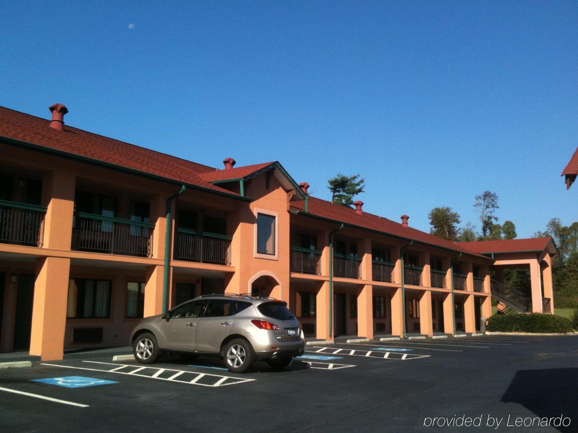 Budgetel Inn And Suites Plus Helen Restaurant photo