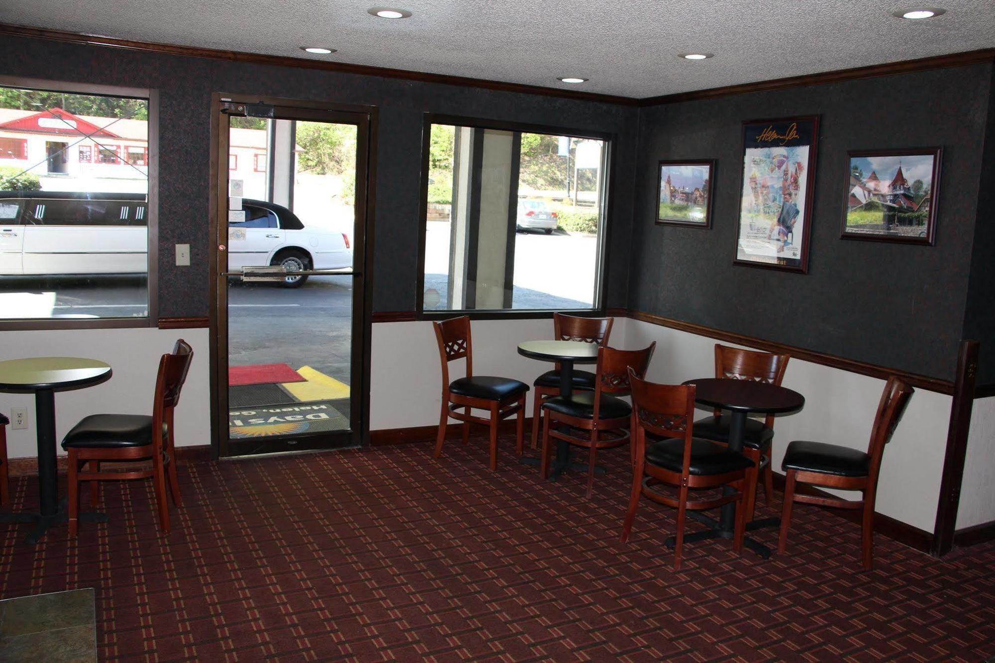 Budgetel Inn And Suites Plus Helen Exterior photo